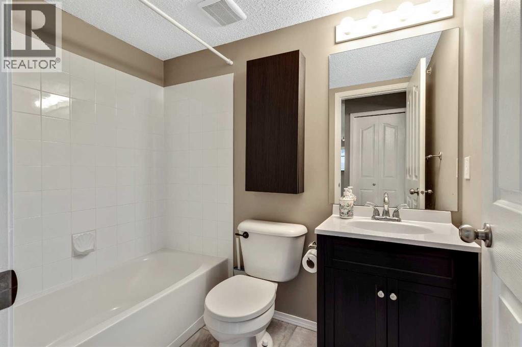1425, 10 Prestwick Bay SE, Calgary, Alberta