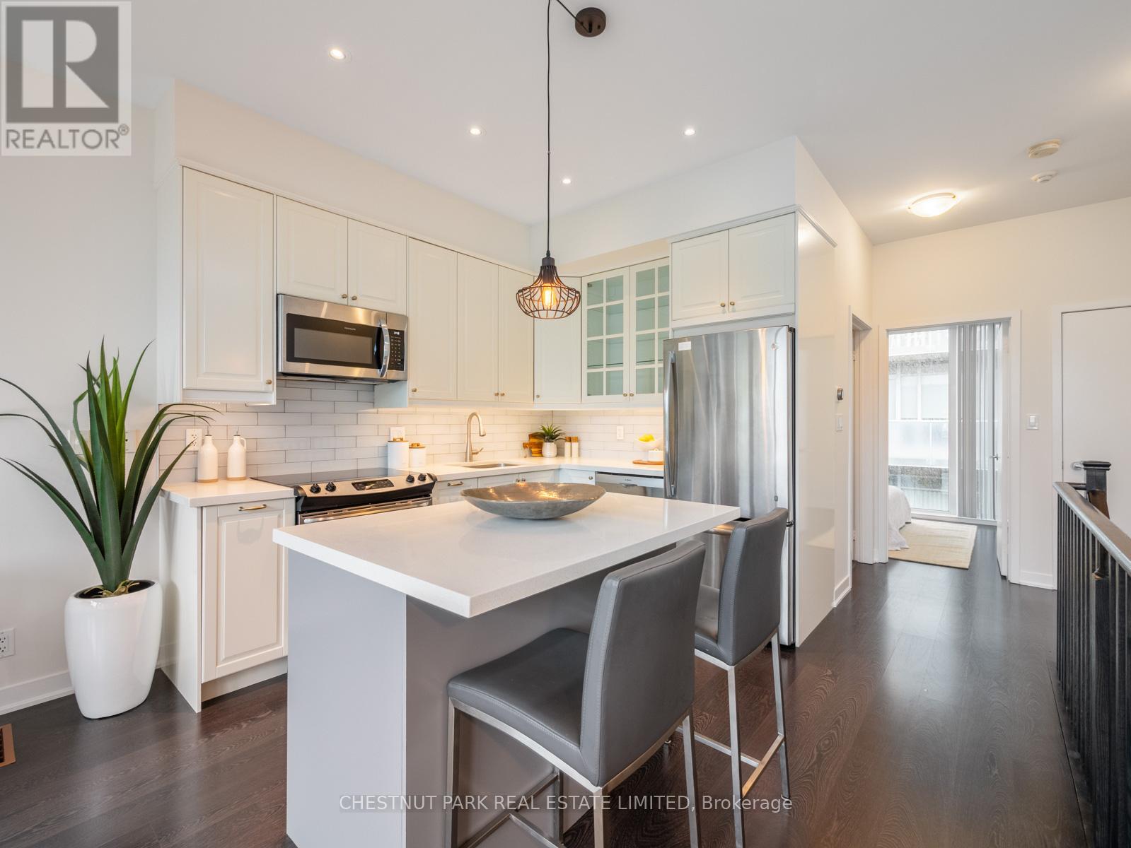 Photo 7 of 3 46 Boston Avenue, Toronto ON