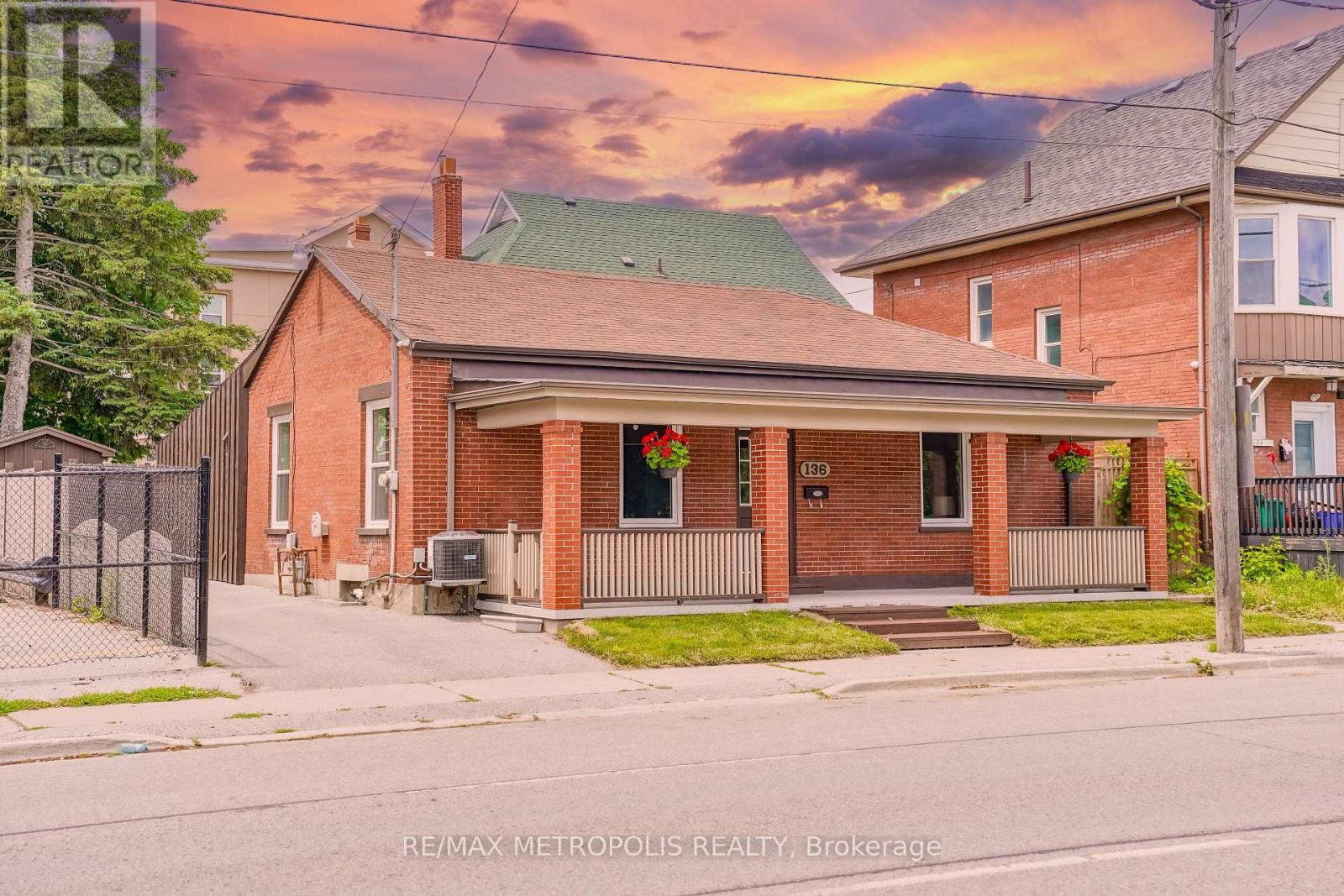 Photo 2 of 136 Celina Street, Oshawa ON