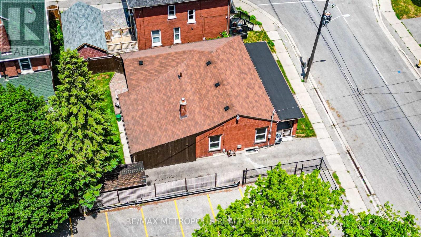 Photo 31 of 136 Celina Street, Oshawa ON