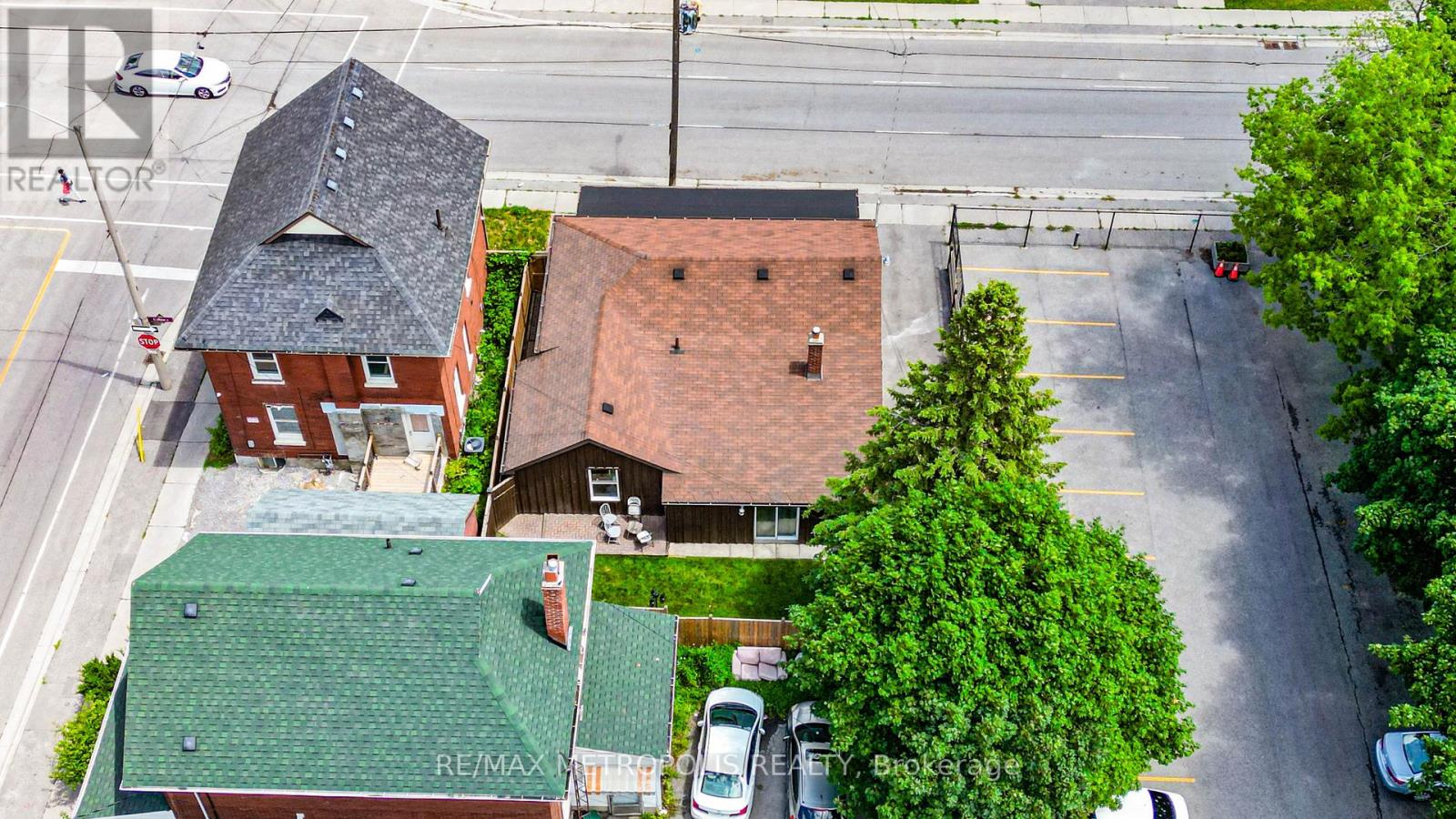 Photo 16 of 136 Celina Street, Oshawa ON