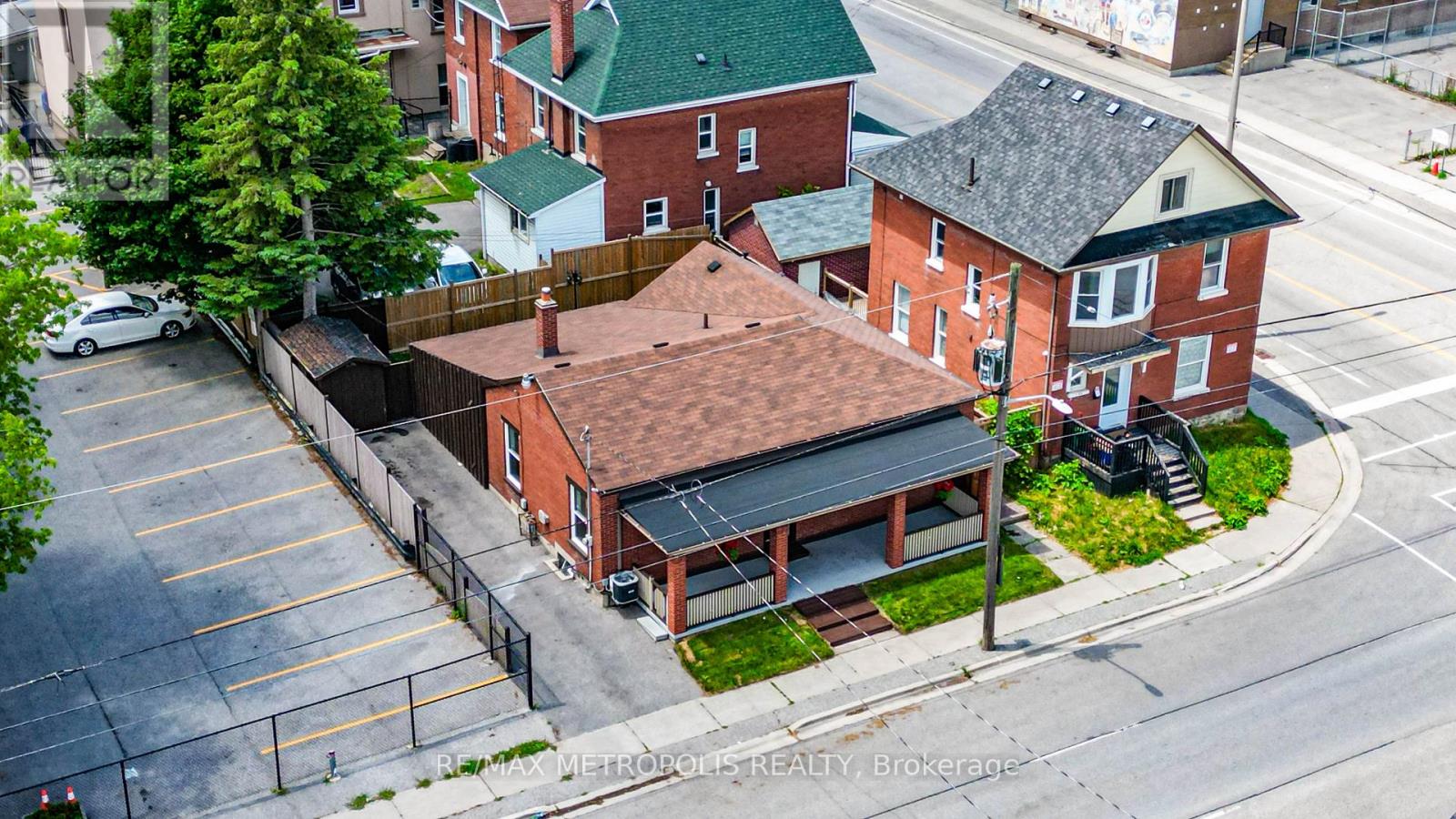 Photo 5 of 136 Celina Street, Oshawa ON