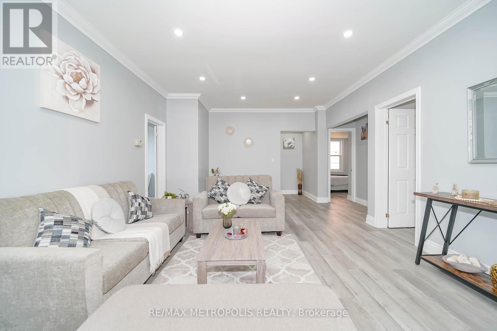 Photo 17 of 136 Celina Street, Oshawa ON
