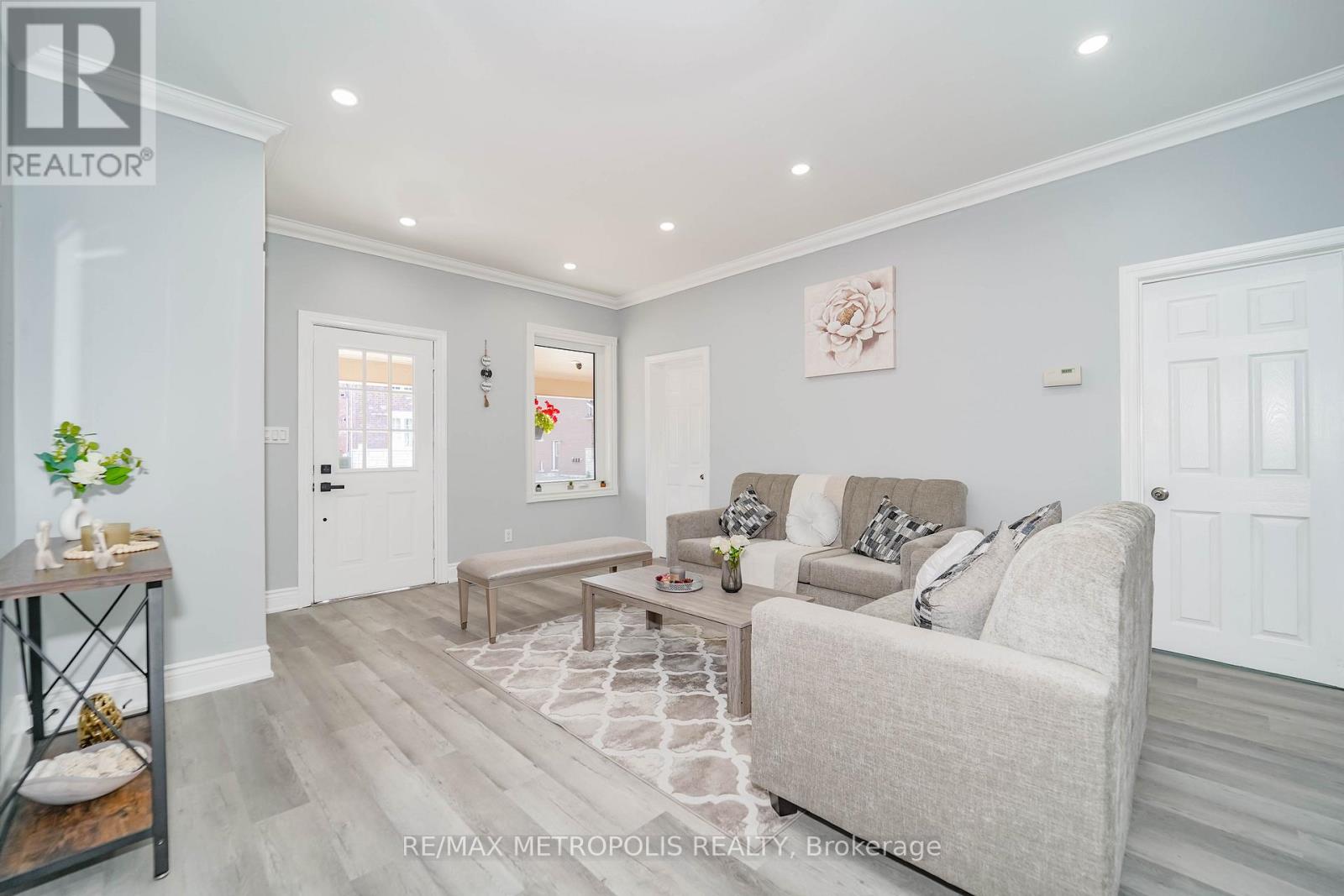 Photo 3 of 136 Celina Street, Oshawa ON