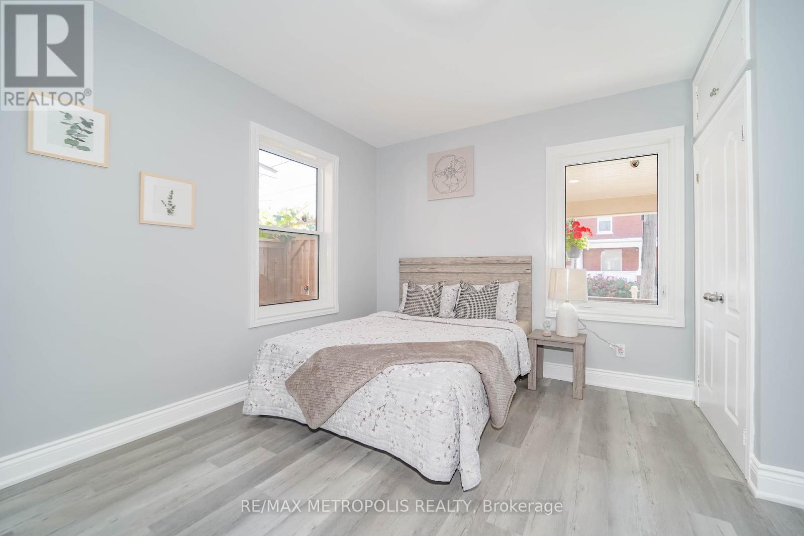 Photo 18 of 136 Celina Street, Oshawa ON