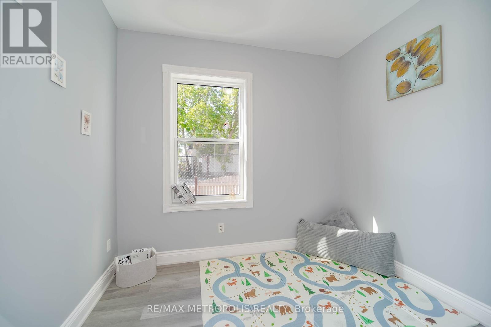 Photo 13 of 136 Celina Street, Oshawa ON