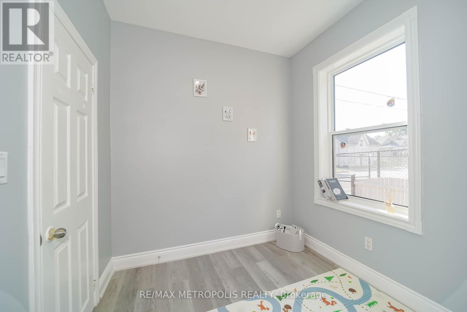 Photo 9 of 136 Celina Street, Oshawa ON
