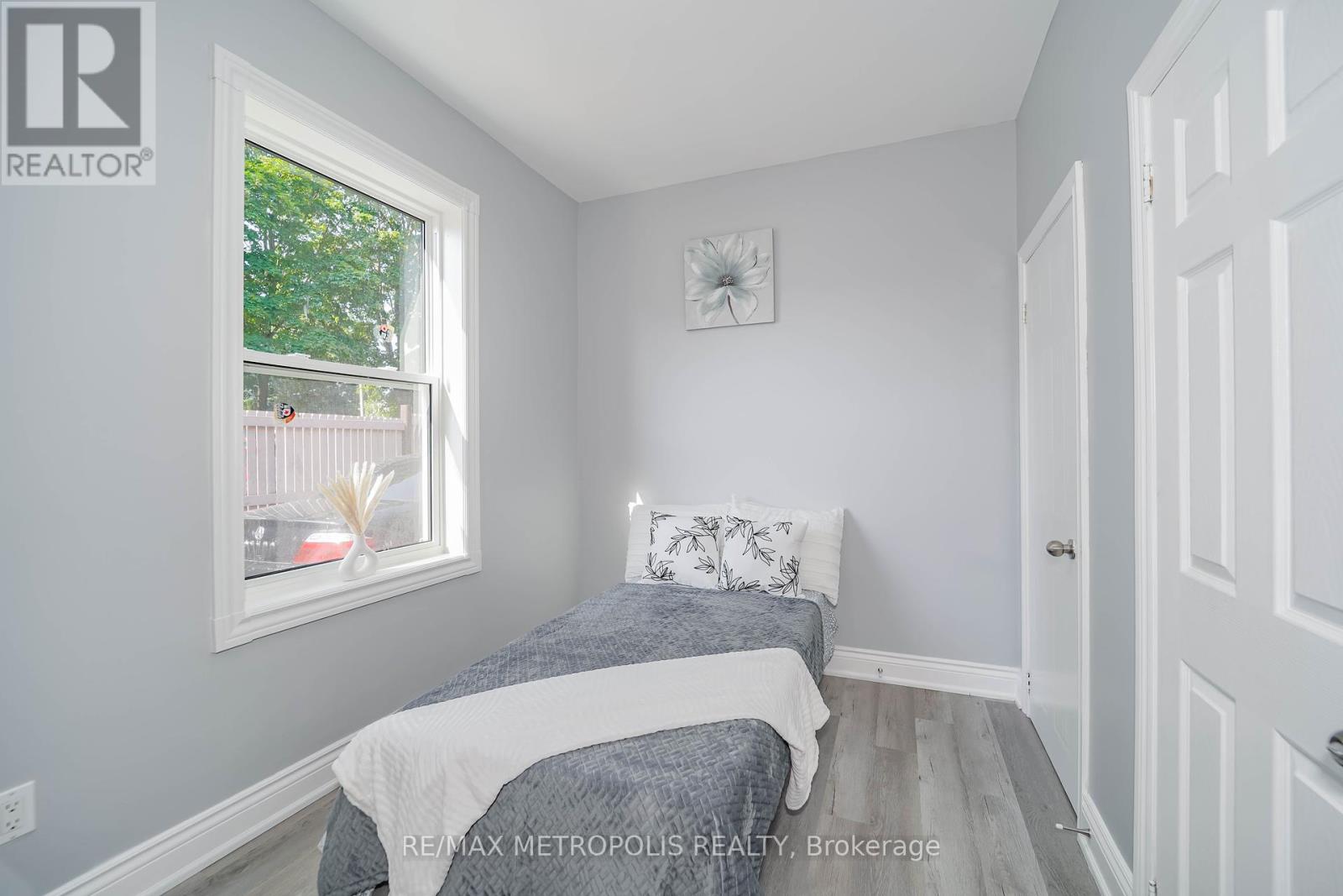 Photo 19 of 136 Celina Street, Oshawa ON