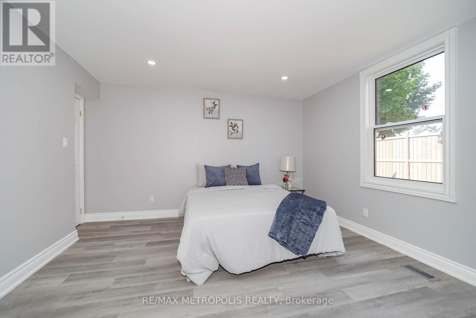 Photo 8 of 136 Celina Street, Oshawa ON