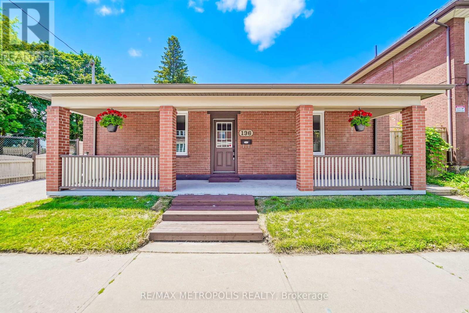 Photo 27 of 136 Celina Street, Oshawa ON