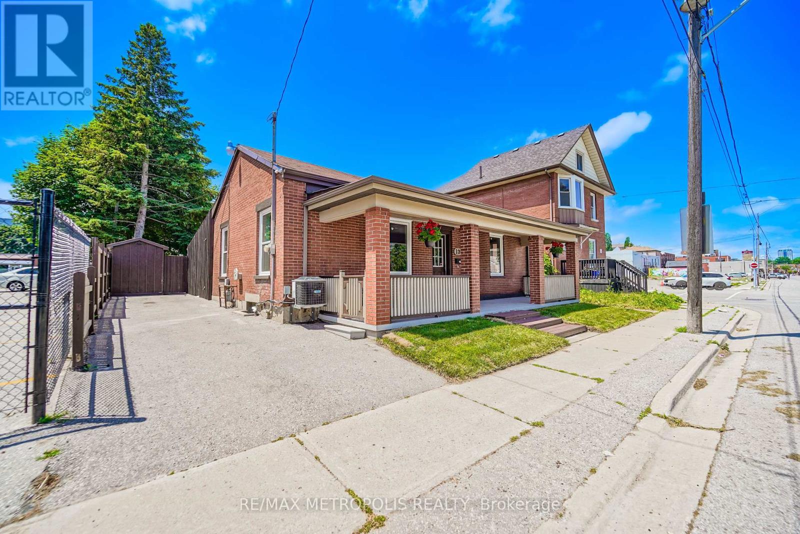 Photo 11 of 136 Celina Street, Oshawa ON