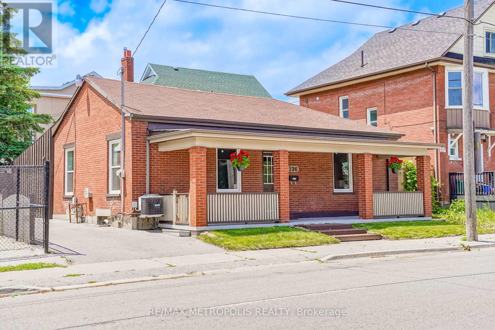 Photo 25 of 136 Celina Street, Oshawa ON