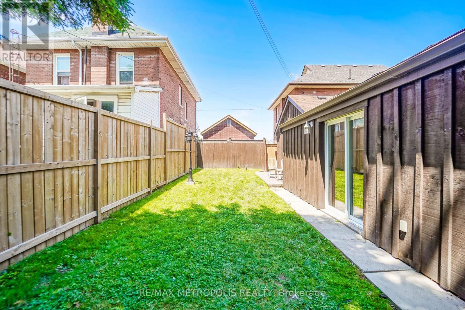 Photo 22 of 136 Celina Street, Oshawa ON