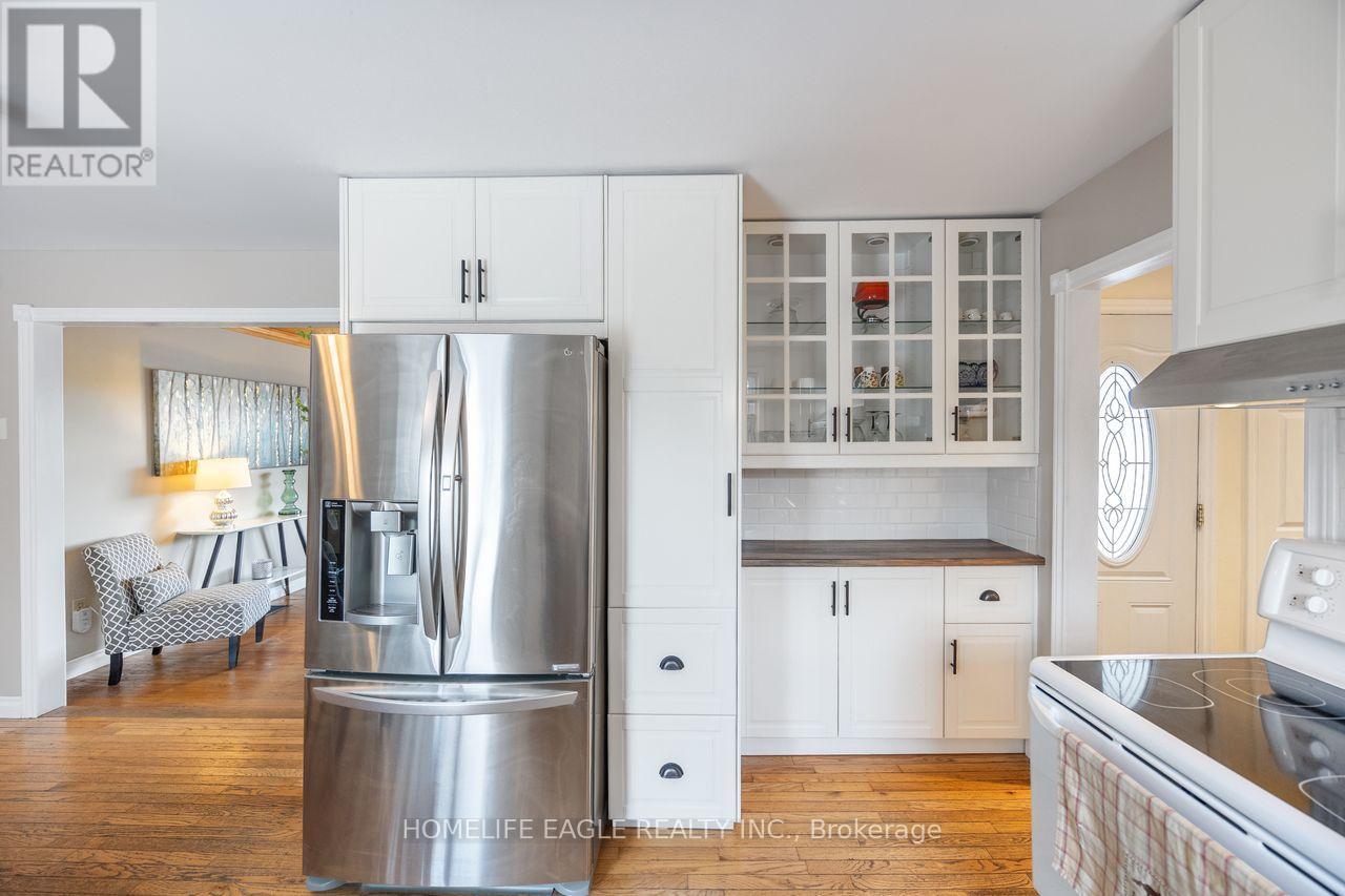 Photo 11 of 19280 Dufferin Street, King ON