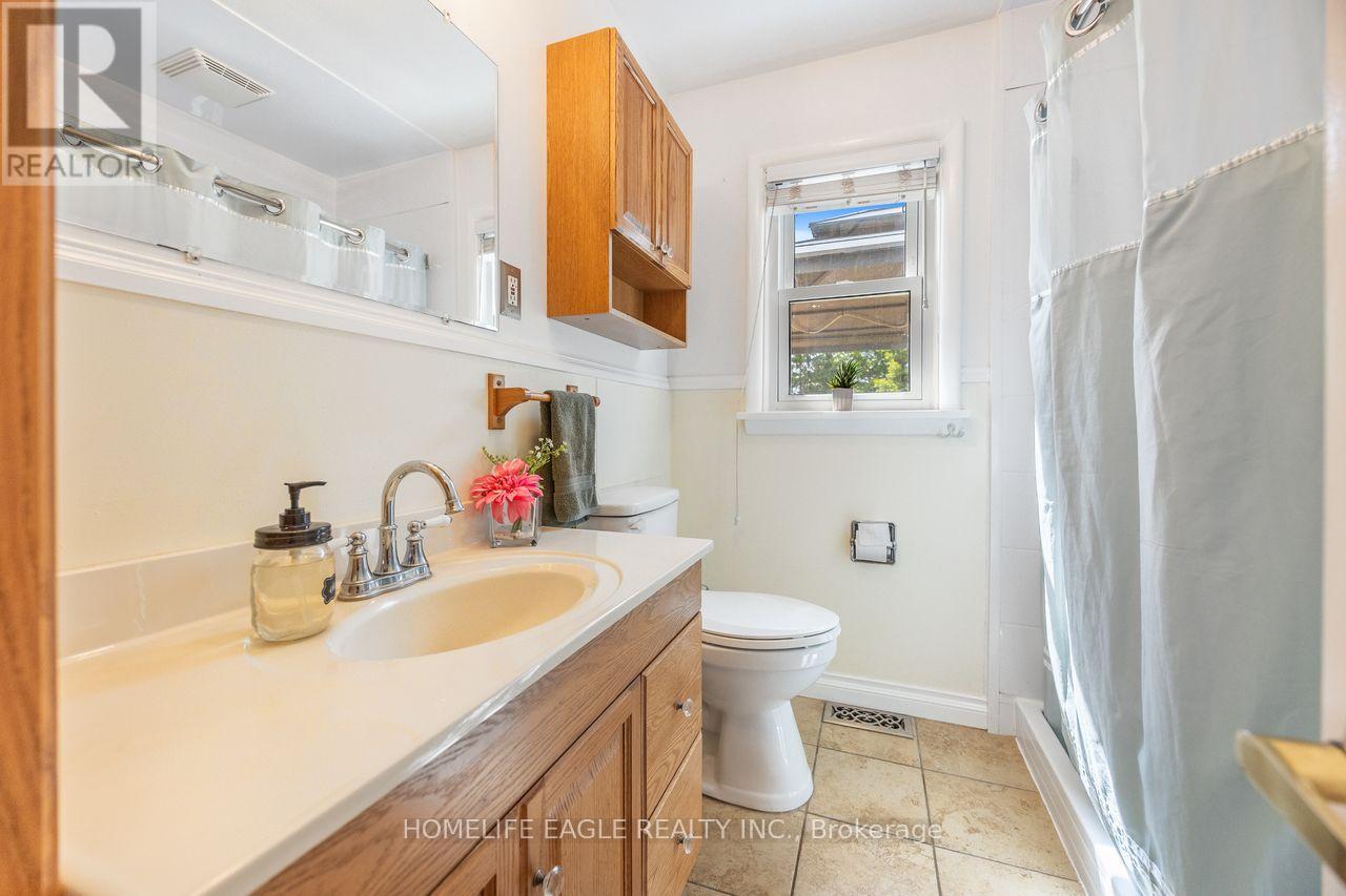 Photo 13 of 19280 Dufferin Street, King ON