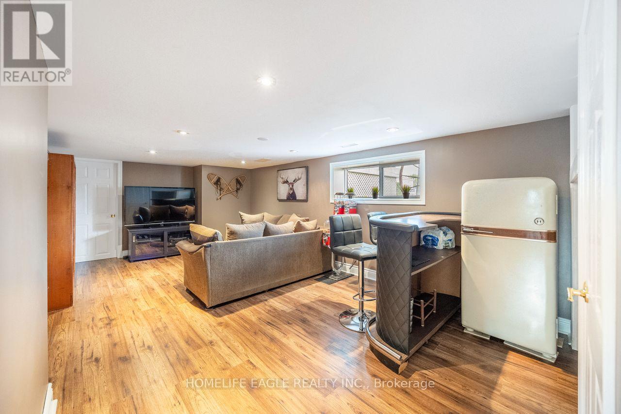 Photo 16 of 19280 Dufferin Street, King ON