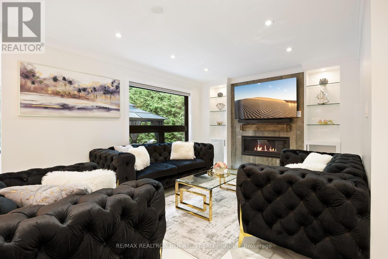 Photo 15 of 78 Charing Crescent, Aurora ON