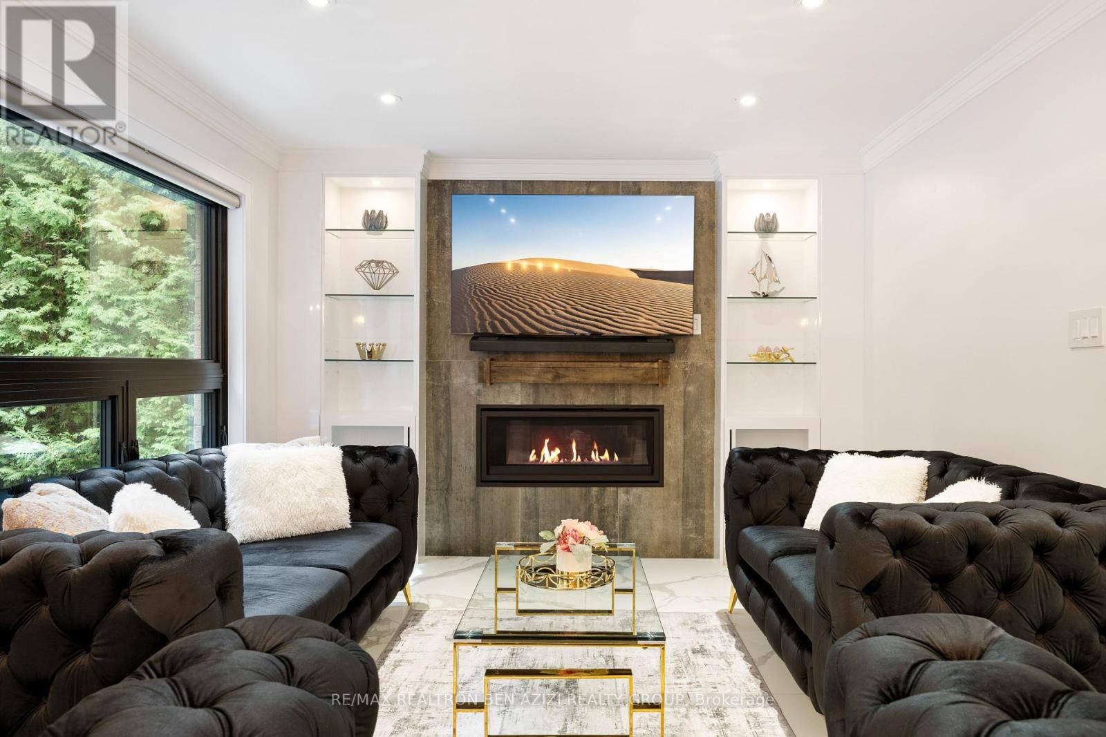 Photo 45 of 78 Charing Crescent, Aurora ON