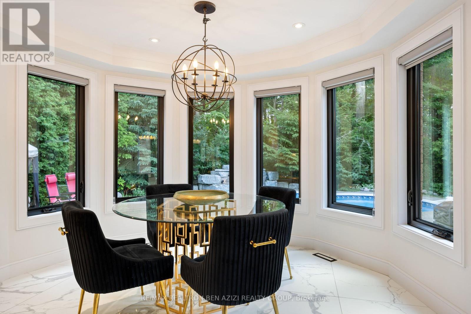 Photo 5 of 78 Charing Crescent, Aurora ON