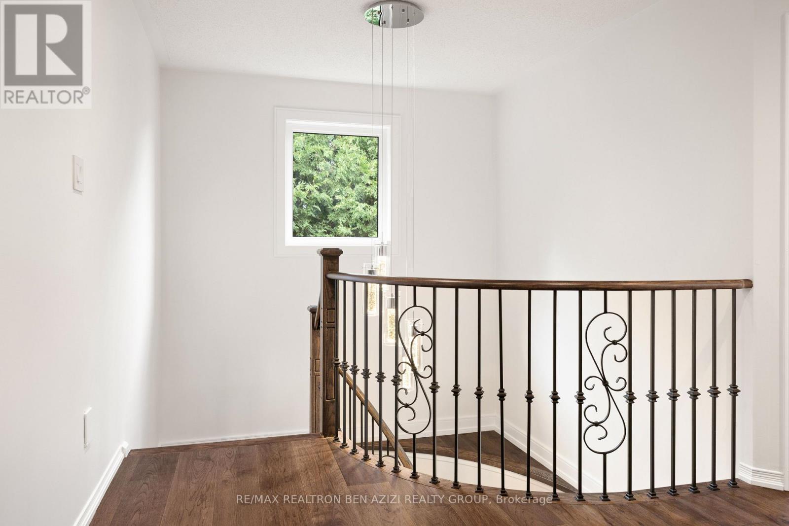 Photo 41 of 78 Charing Crescent, Aurora ON