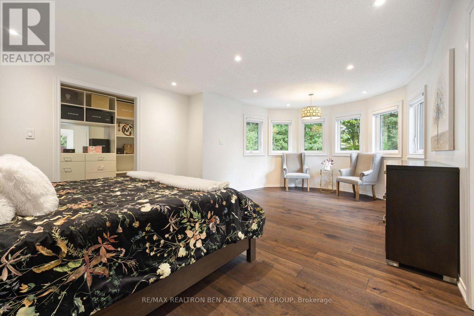 Photo 6 of 78 Charing Crescent, Aurora ON