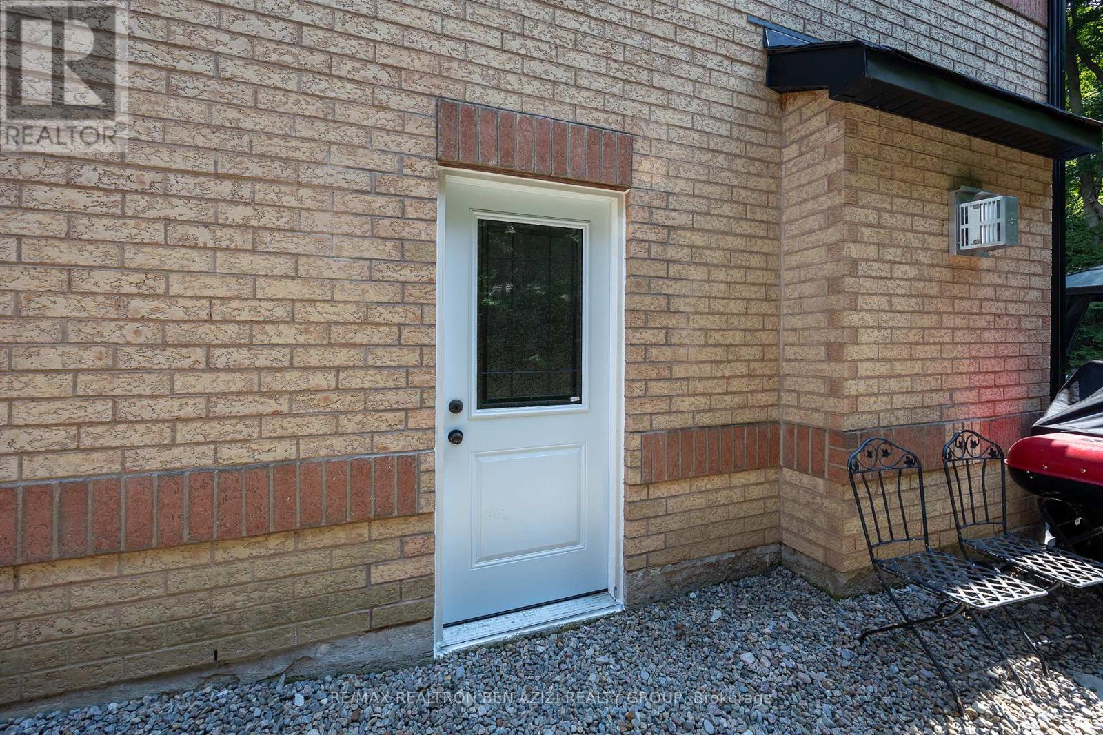 Photo 34 of 78 Charing Crescent, Aurora ON