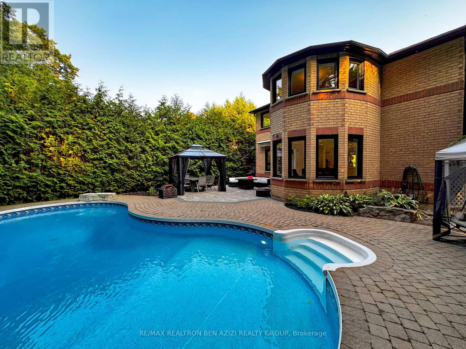 Photo 27 of 78 Charing Crescent, Aurora ON