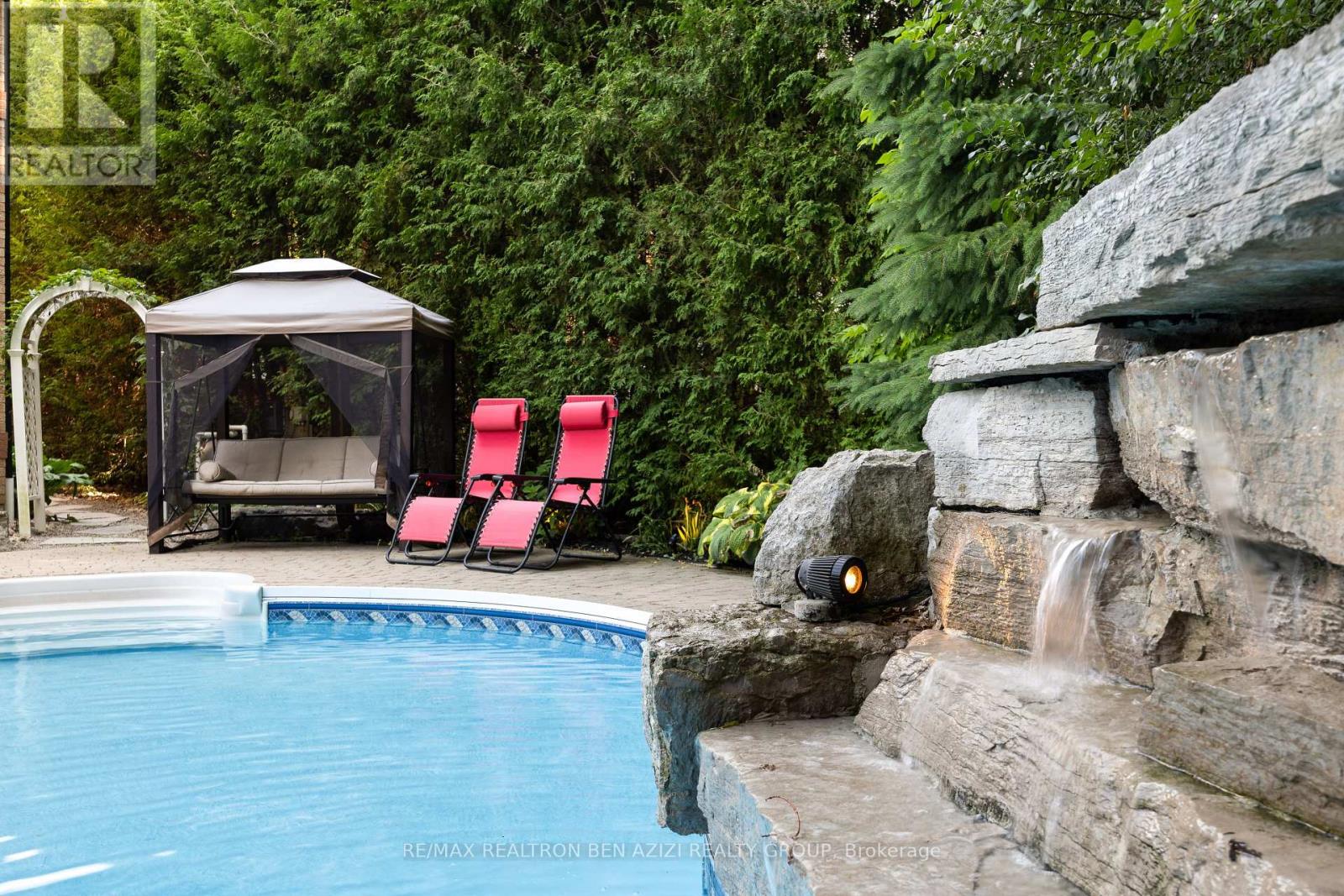 Photo 24 of 78 Charing Crescent, Aurora ON
