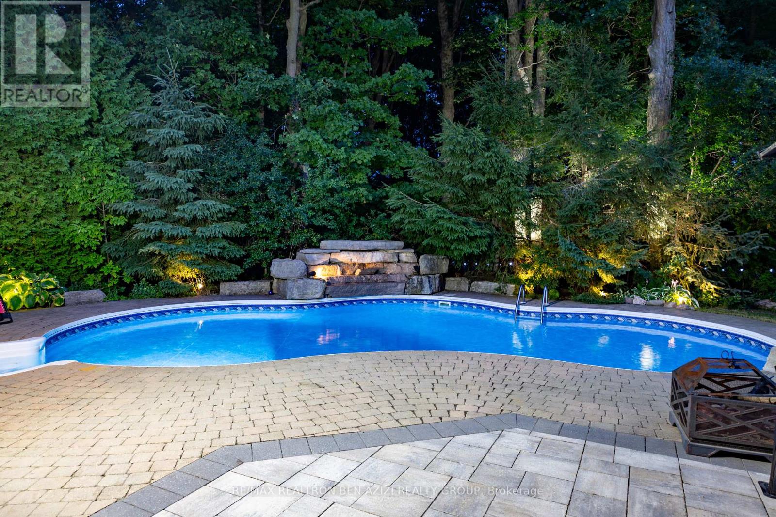 Photo 19 of 78 Charing Crescent, Aurora ON
