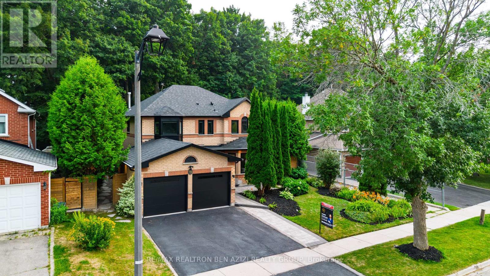 Photo 46 of 78 Charing Crescent, Aurora ON