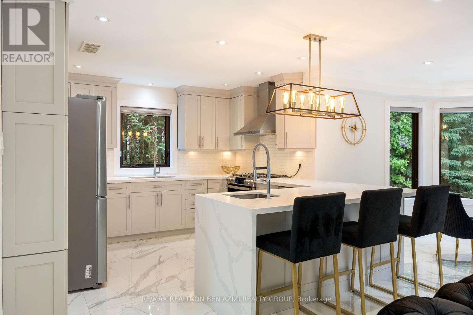 Photo 33 of 78 Charing Crescent, Aurora ON