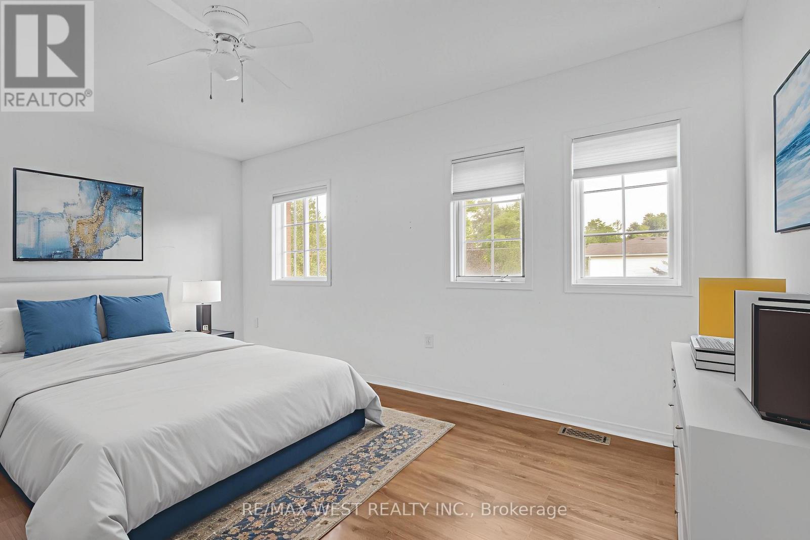 Photo 2 of 104 Prospect Street, New Tecumseth ON
