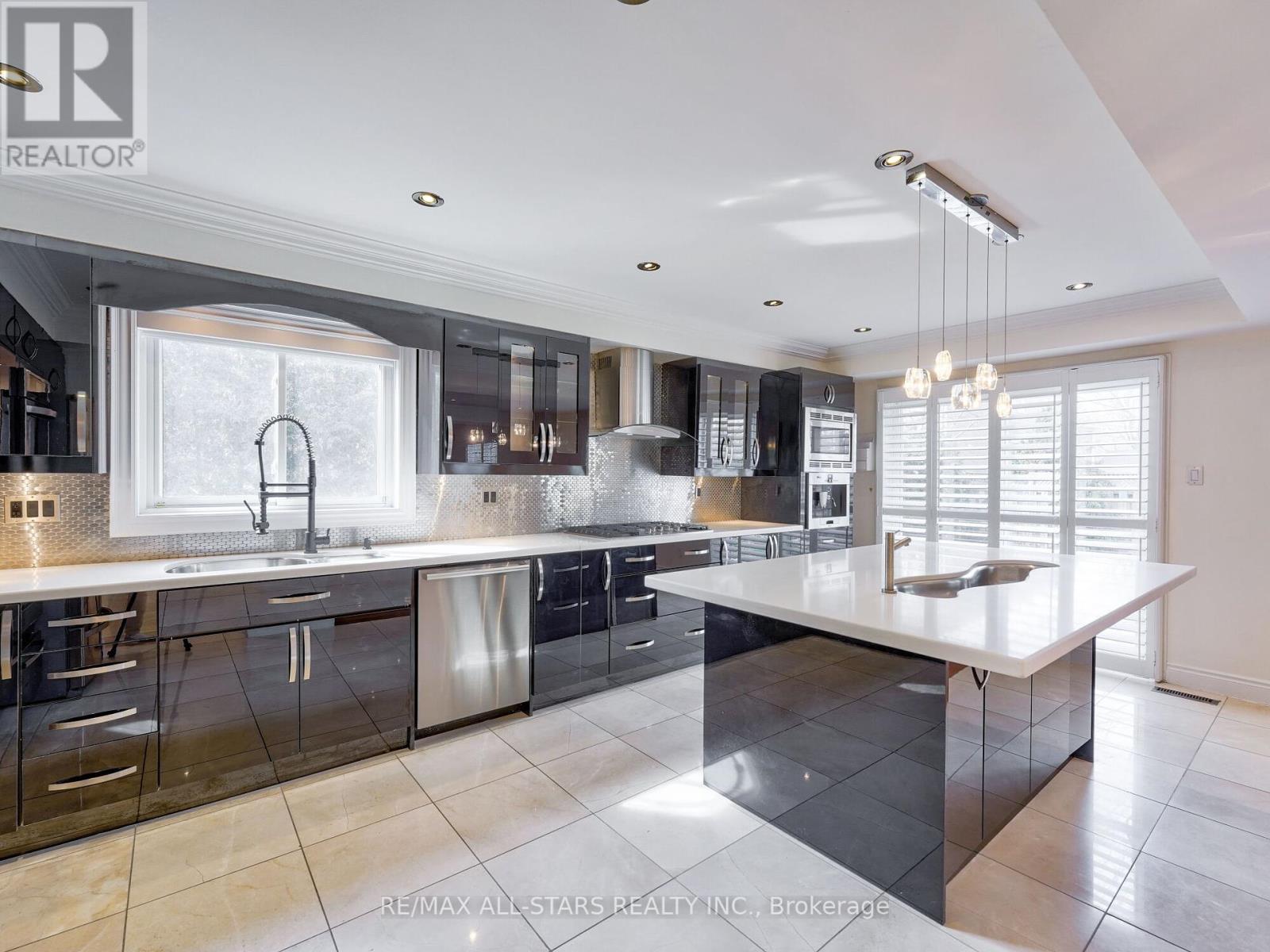 Photo 7 of 2227 Rodick Road, Markham ON