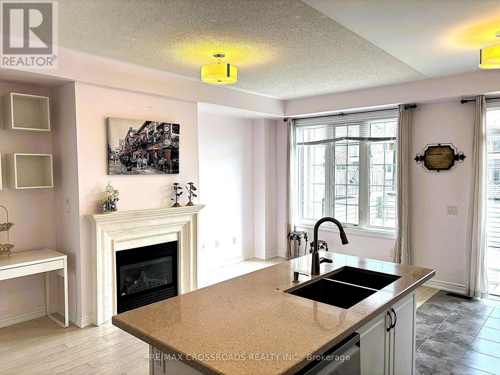 Photo 10 of 49 Memon Place, Markham ON