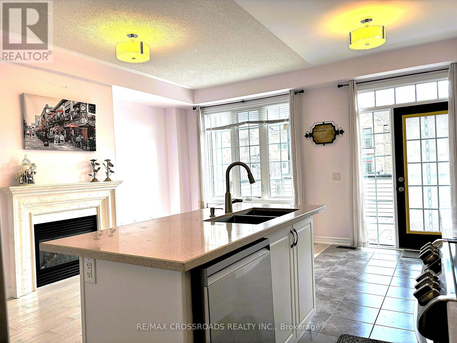 Photo 4 of 49 Memon Place, Markham ON