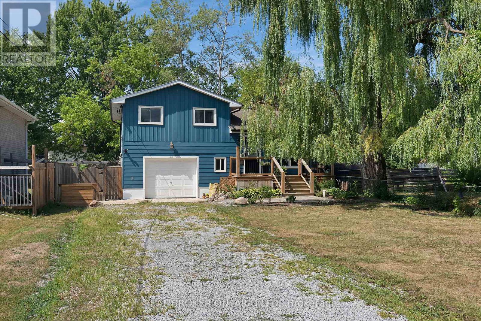 Photo 8 of 1036 Metro Road N, Georgina ON