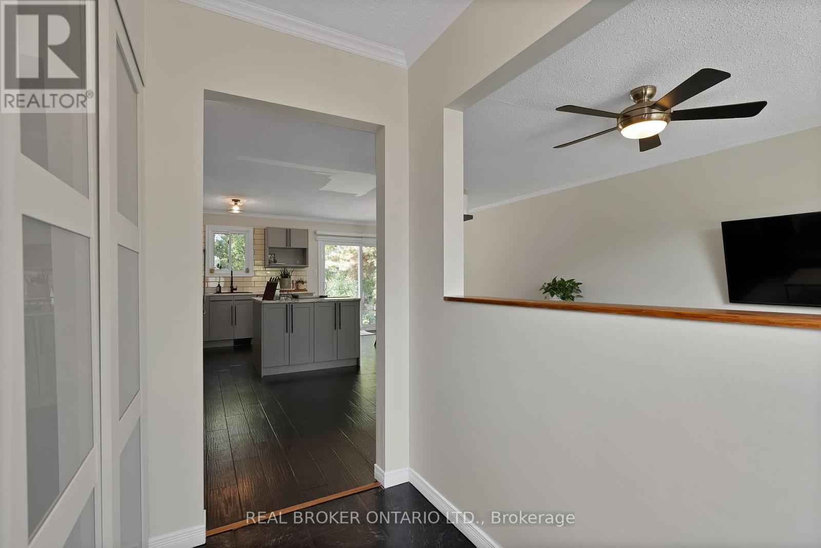 Photo 19 of 1036 Metro Road N, Georgina ON