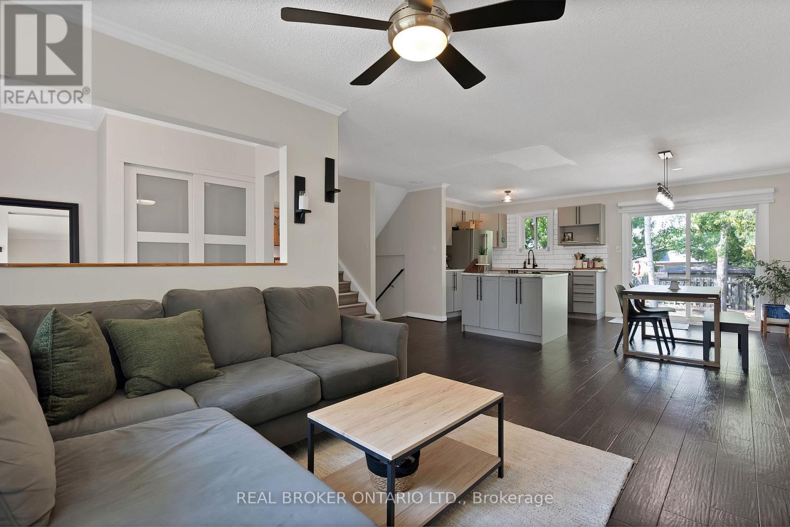 Photo 18 of 1036 Metro Road N, Georgina ON