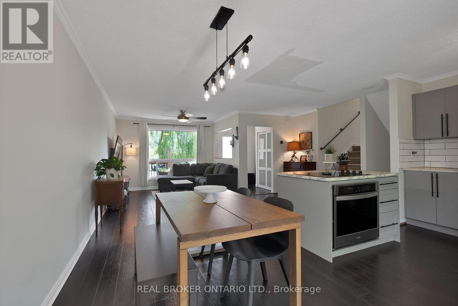 Photo 4 of 1036 Metro Road N, Georgina ON