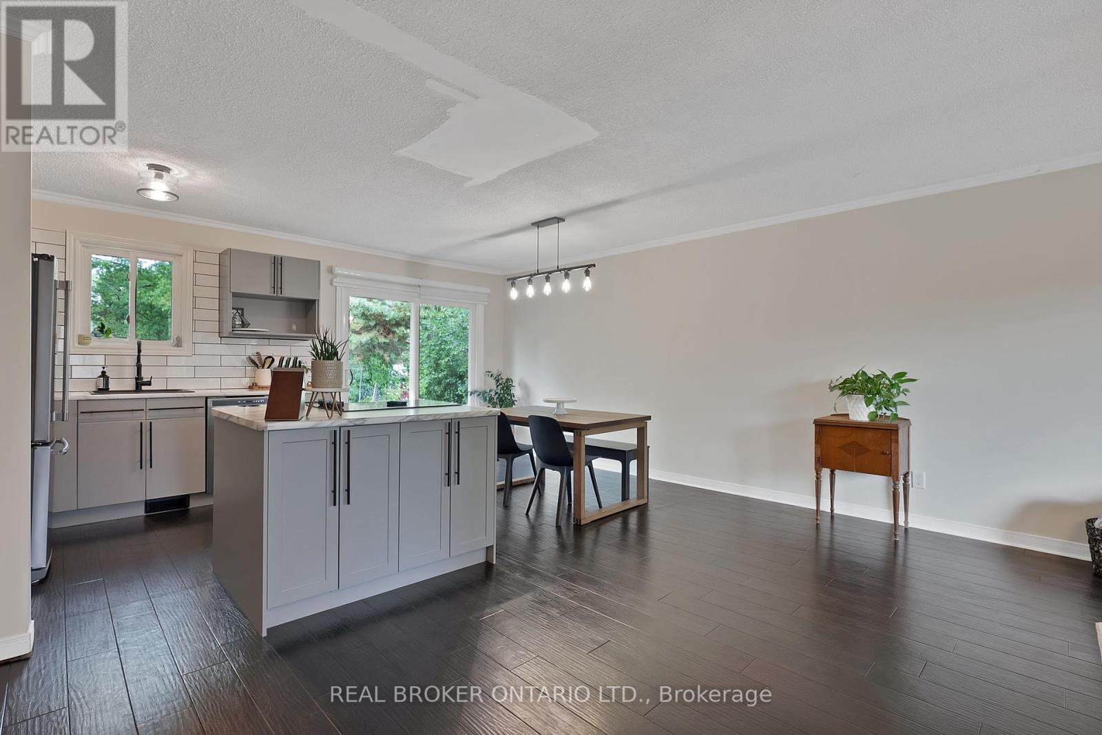 Photo 9 of 1036 Metro Road N, Georgina ON