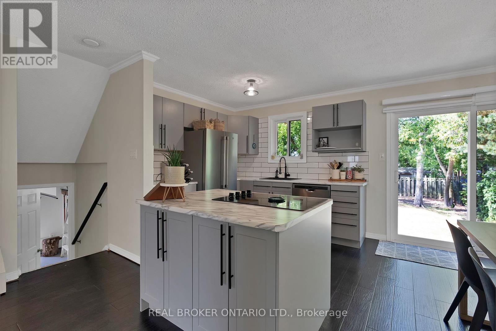 Photo 5 of 1036 Metro Road N, Georgina ON