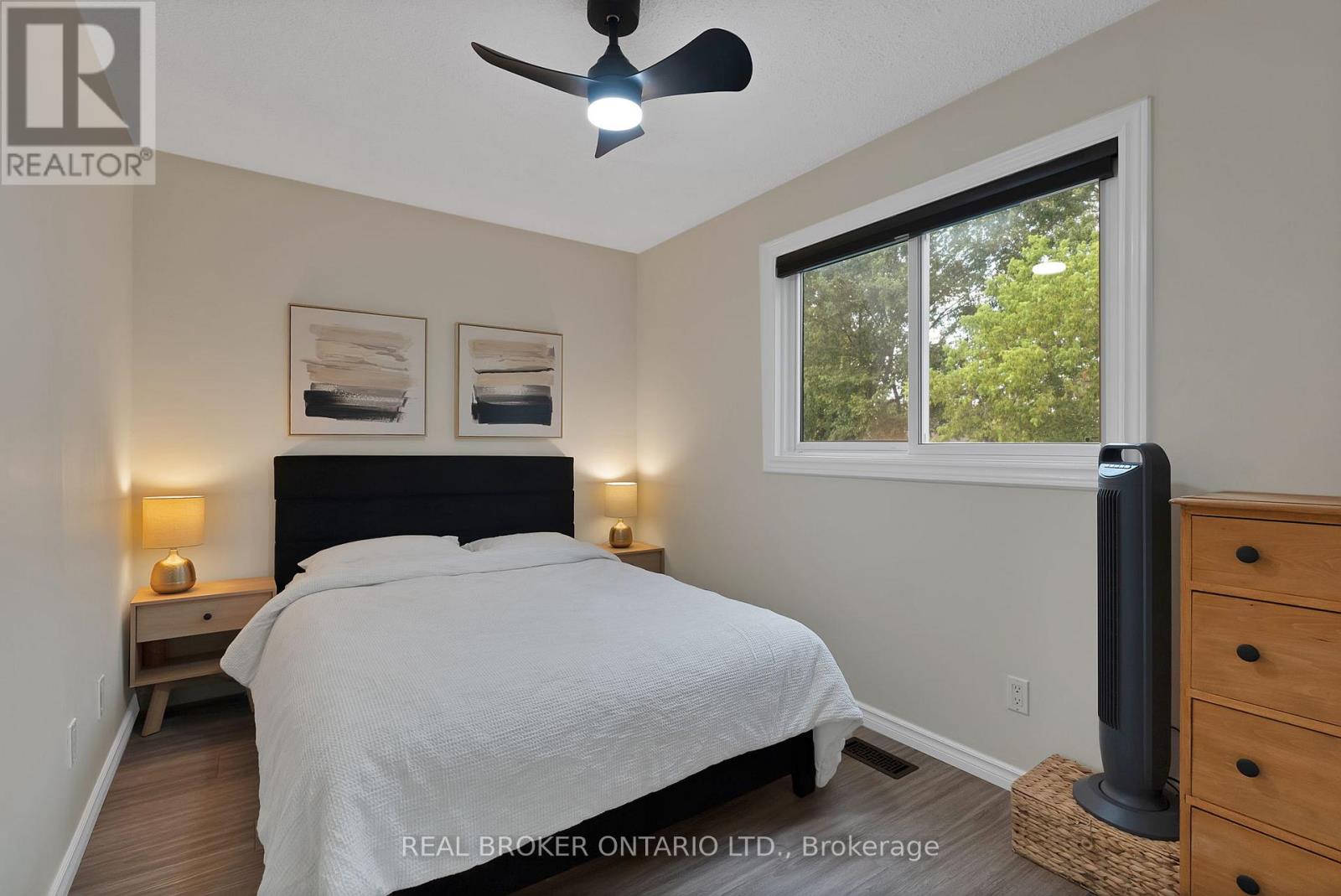 Photo 32 of 1036 Metro Road N, Georgina ON