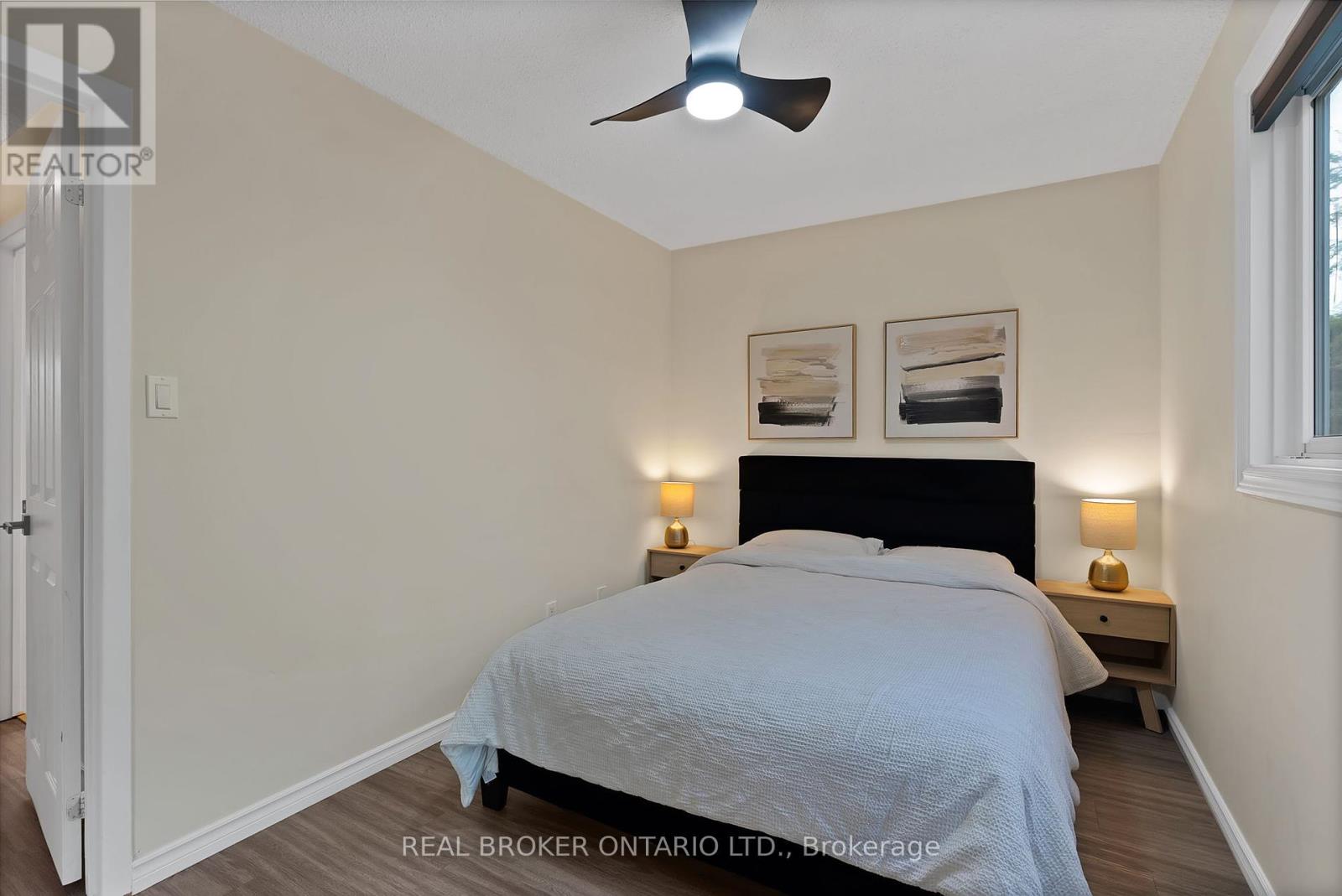 Photo 16 of 1036 Metro Road N, Georgina ON