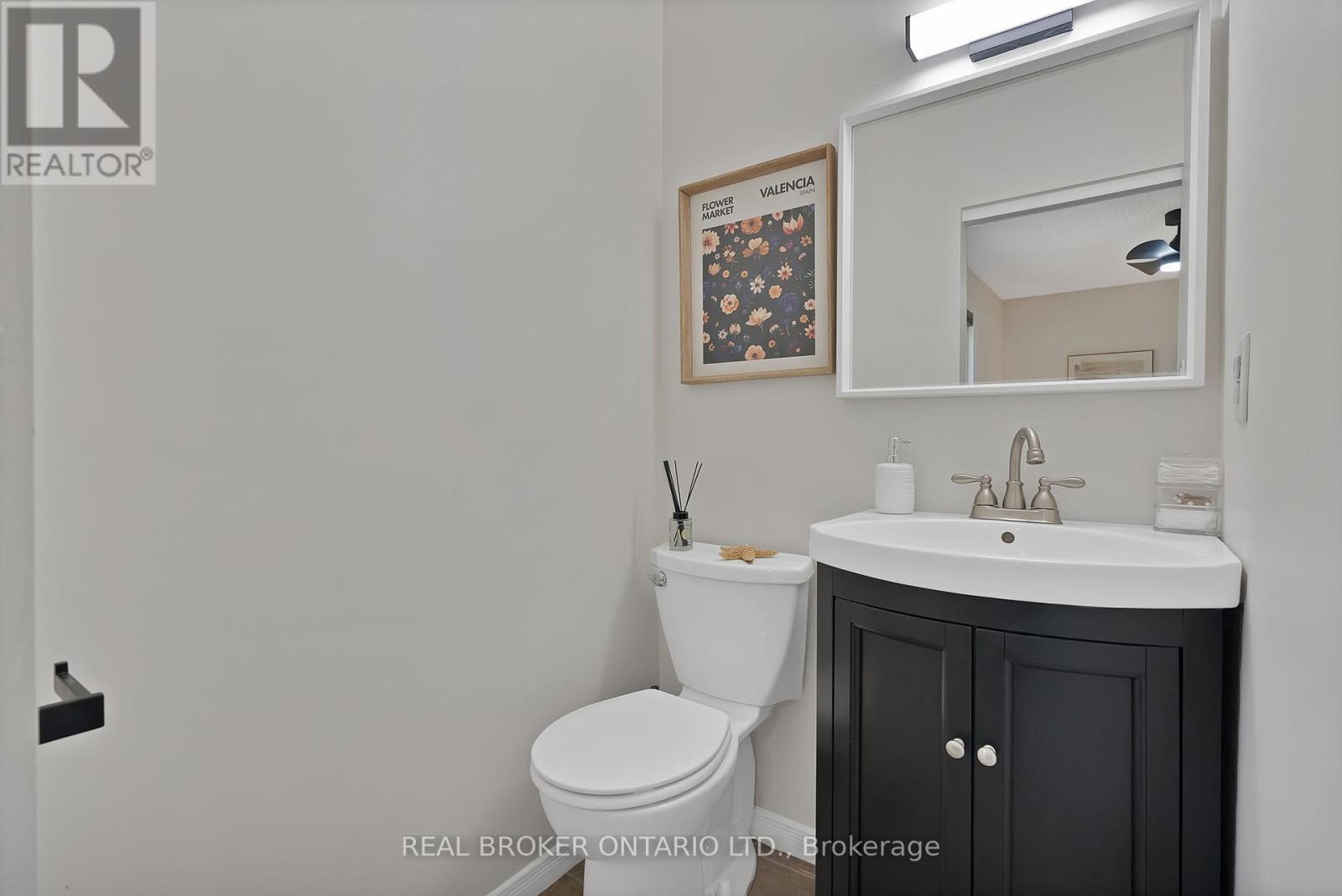 Photo 26 of 1036 Metro Road N, Georgina ON
