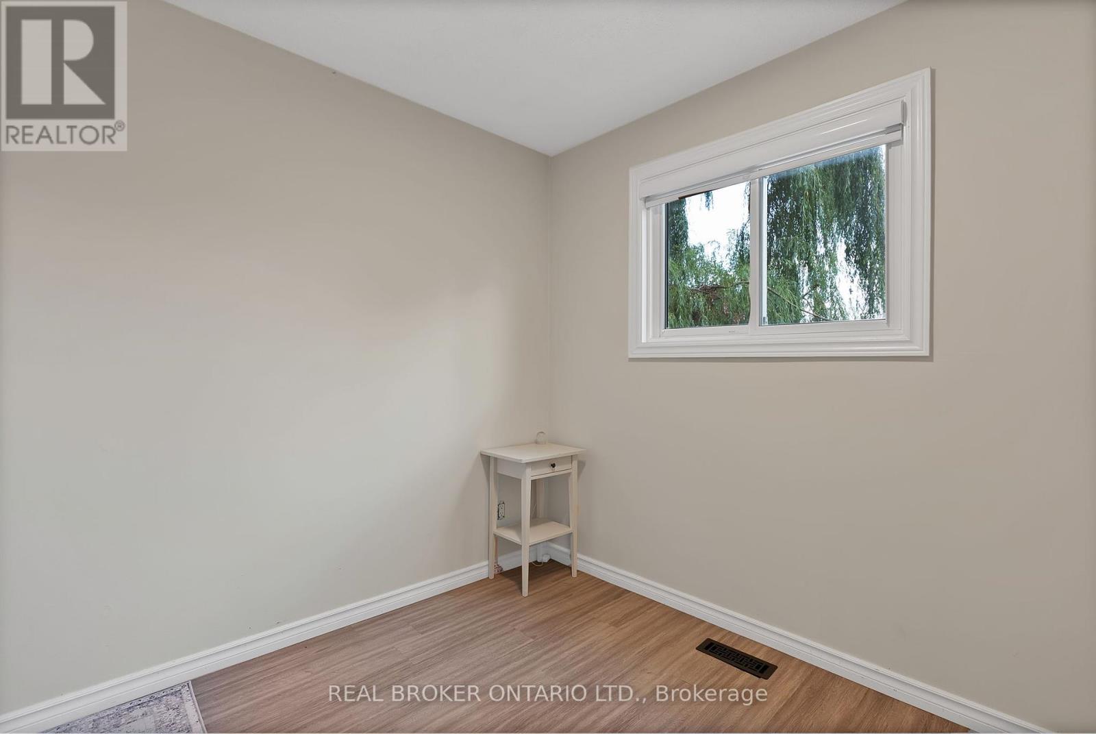 Photo 42 of 1036 Metro Road N, Georgina ON