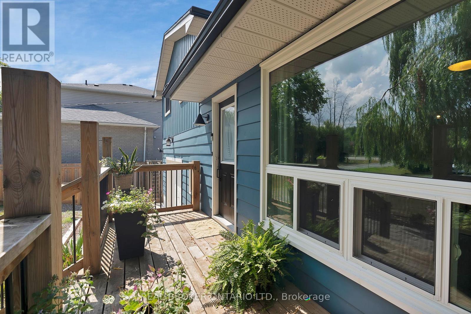 Photo 37 of 1036 Metro Road N, Georgina ON