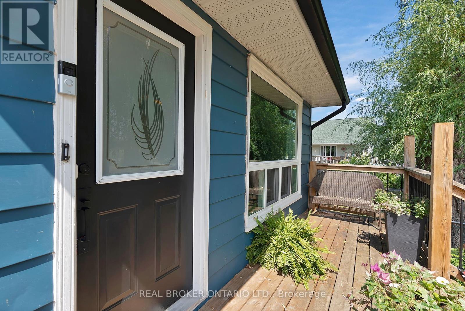Photo 15 of 1036 Metro Road N, Georgina ON