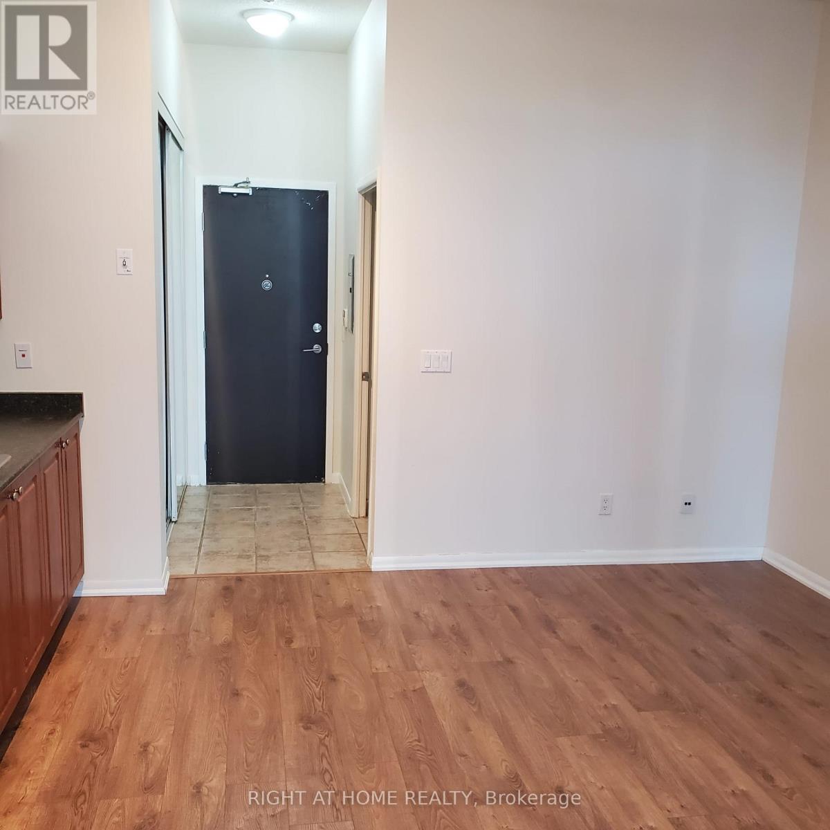 Photo 6 of 115 231 Fort York Boulevard, Toronto ON