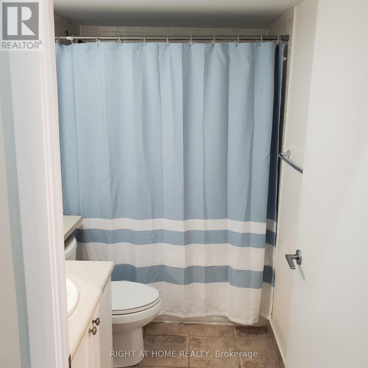 Photo 3 of 115 231 Fort York Boulevard, Toronto ON