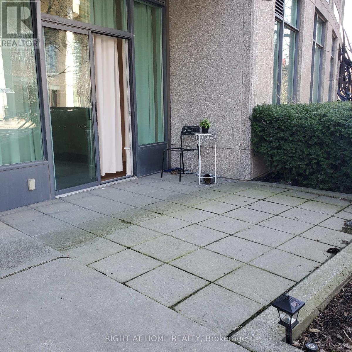 Photo 8 of 115 231 Fort York Boulevard, Toronto ON